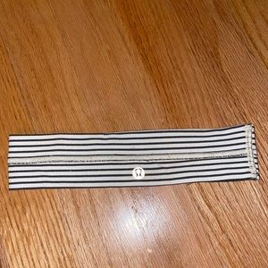 Black and white striped Lululemon headband